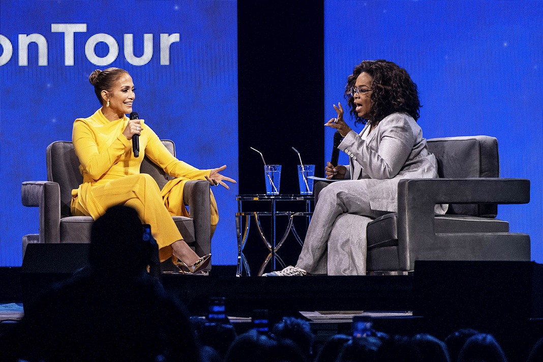 Дженнифер Лопес, Опра Уинфри на шоу «Oprah's 2020 Vision: Your Life in Focus Tour» в Инглвуде, 29 февраля 2020 г.
