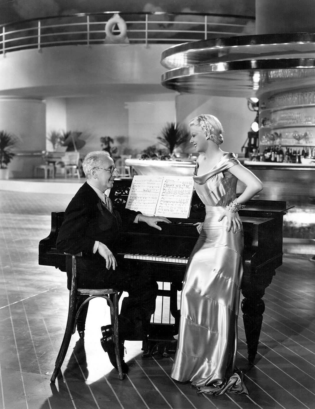 Джером Керн, Джин Харлоу репетируют кинокомпозицию в картине «Безрассудный», 1935 г.
