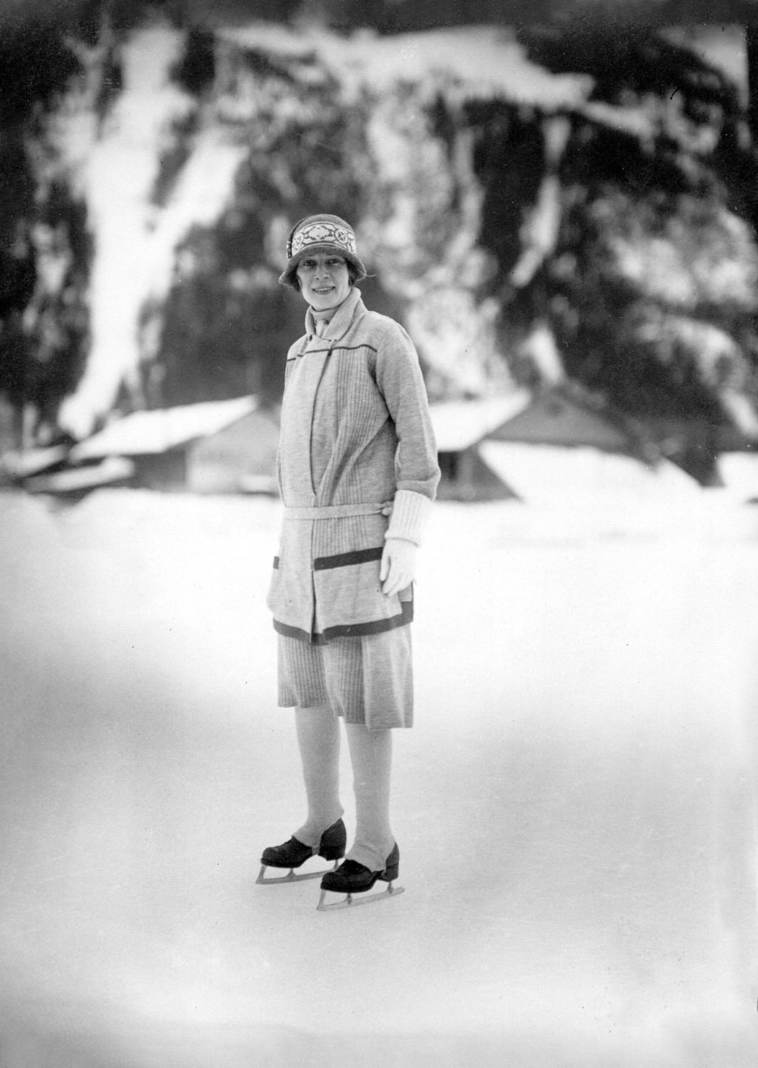 Фигуристка в костюме от Chanel в Шамони, Швейцария, 1926 г.