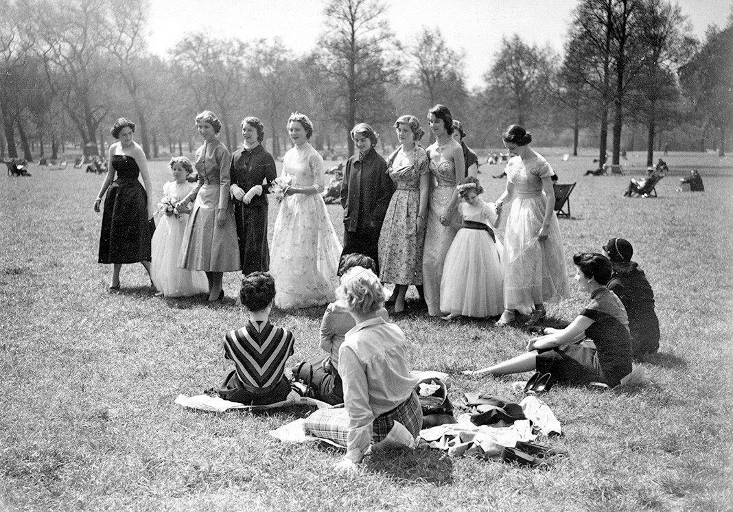 Генеральная репетиция шоу Christian Dior в лондонском Грин-парке в помощь NSPCC, 1953 г.
