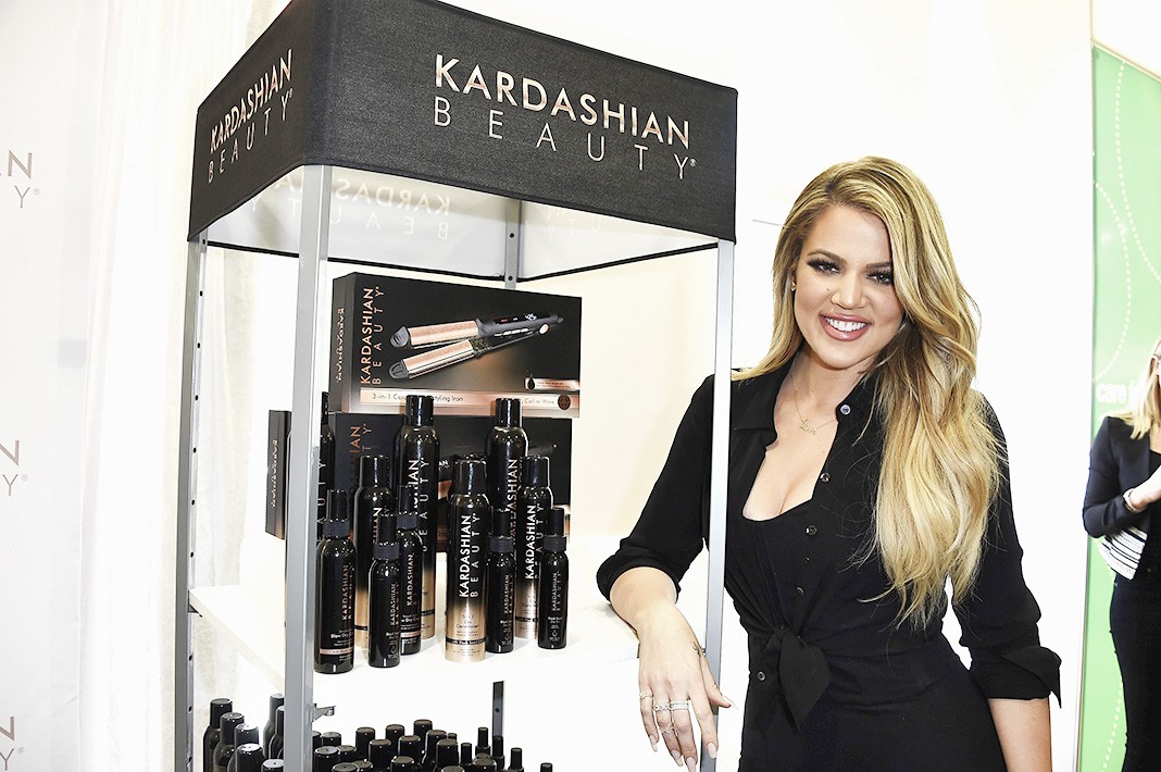 Представляет свою линию ухода за волосами Kardashian Beauty в магазине ULTA Beauty West Hills Store в Уэст-Хиллз, 2 апреля 2015 г.
