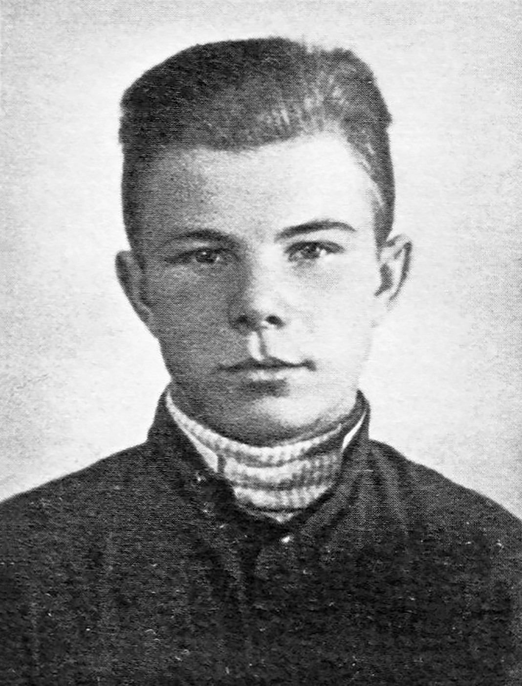 Юрий Гагарин во время учебы на литейщика