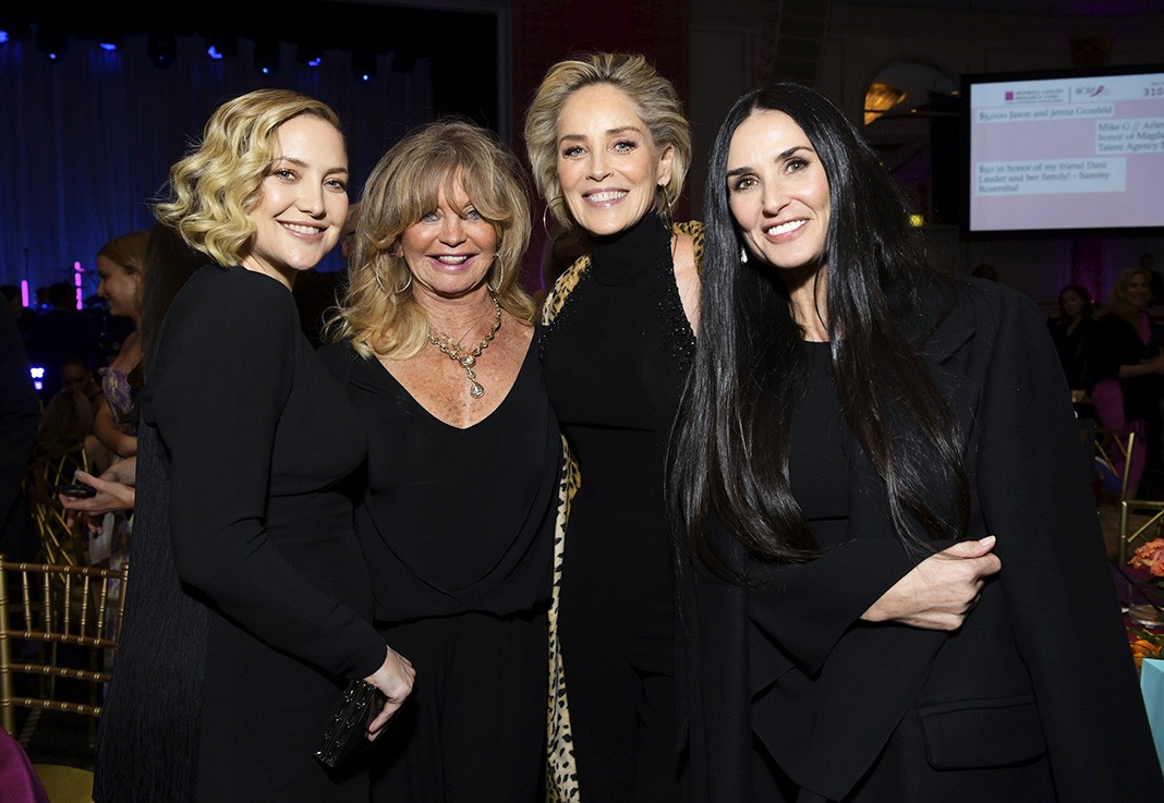 Кейт Хадсон, Голди Хоун, Шэрон Стоун, Деми Мур на мероприятии WCRF's «An Unforgettable Evening», 28 февраля 2019 г.