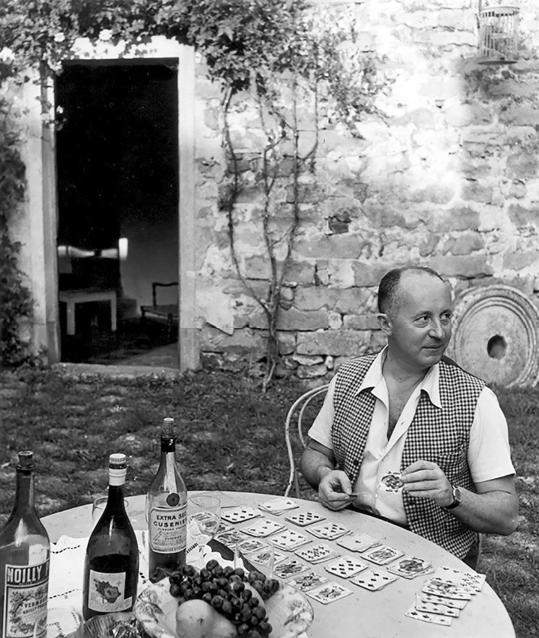 Кристиан Диор в родительском доме, Париж, 1946 г.