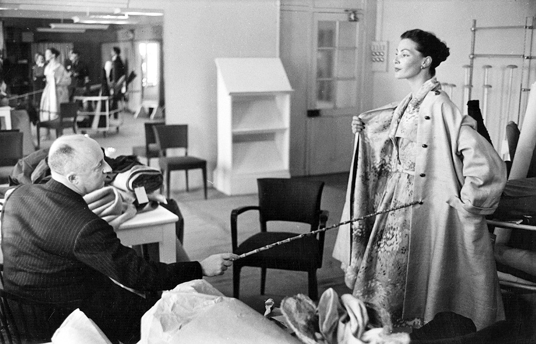 В своей парижской мастерской, 1952 г.