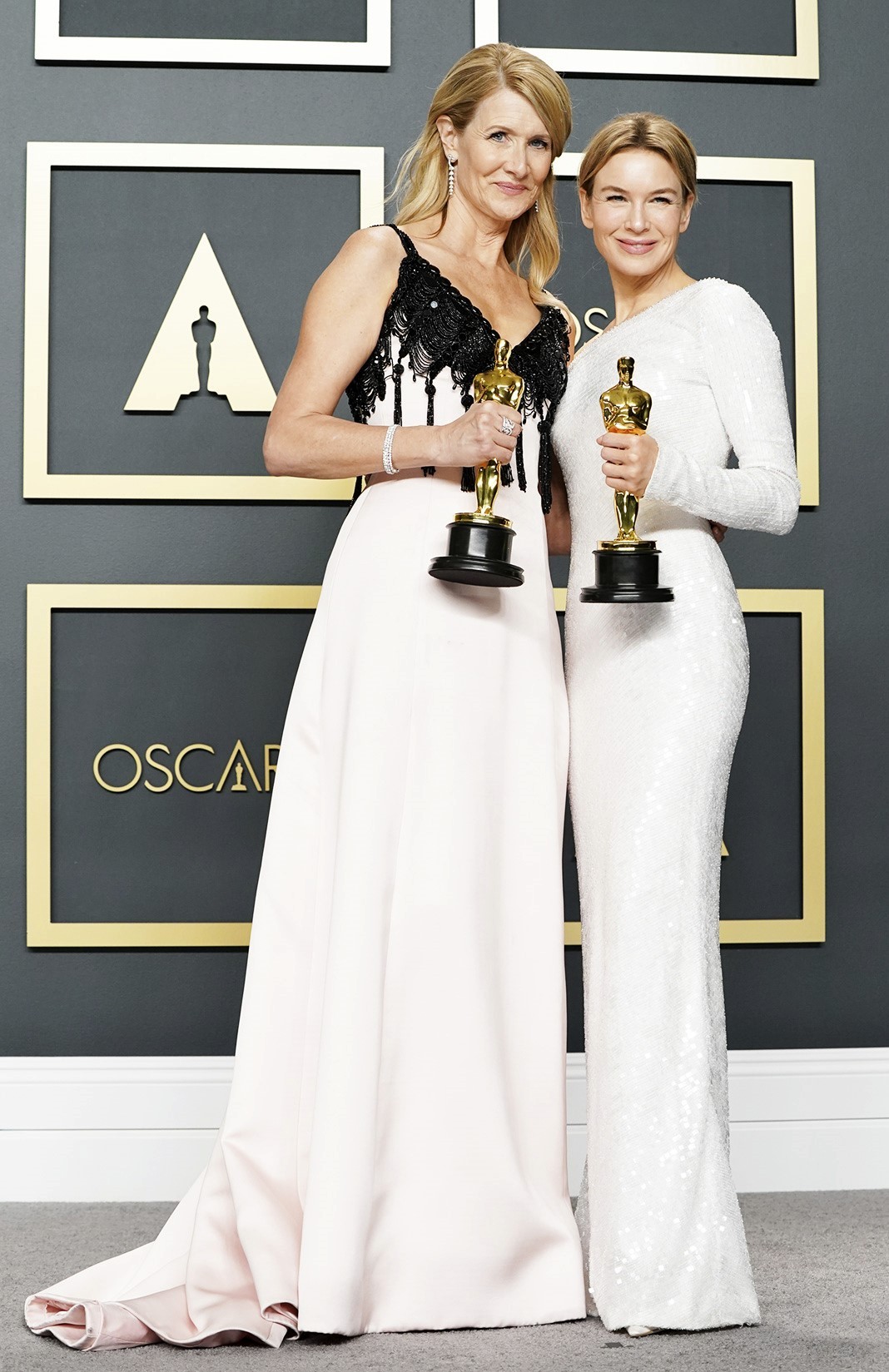 Лора Дерн, Рене Зеллвегер на 92-й ежегодной премии «Оскар» в Голливуде, 9 февраля 2020 г.