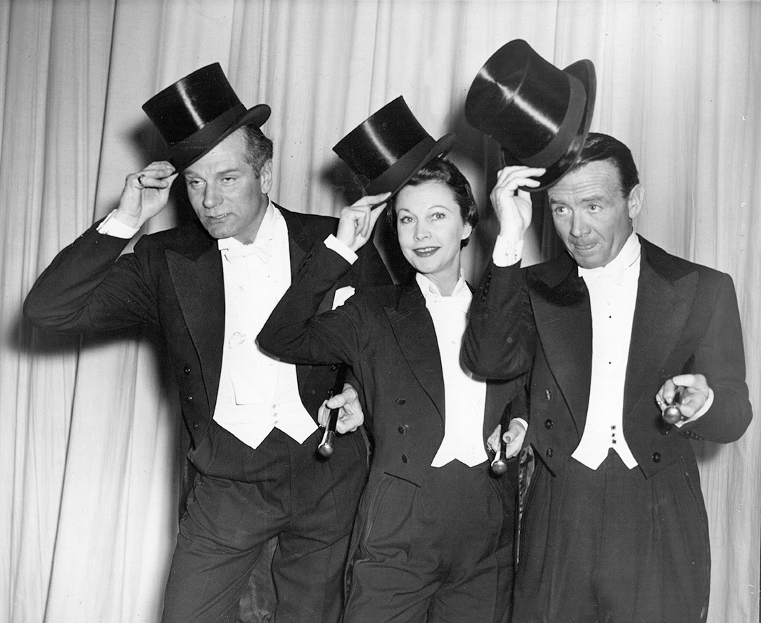 Лоуренс Оливье, Вивьен Ли, Джон Миллс на репетиции Королевского варьете, 1 ноября 1956 г.