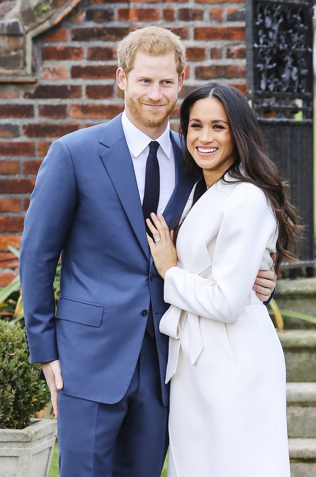 Вместе с принцем Гарри на фотосессии в Кенсингтонском дворце в честь помолвки, 27 ноября 2017 г.