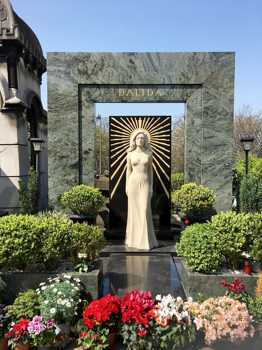 Могила Далиды на кладбище Монмартр
