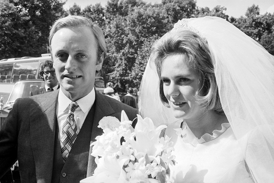 Свадьба Камиллы с армейским кавалерийским офицером Эндрю Паркером-Боулзом, 1973 г.