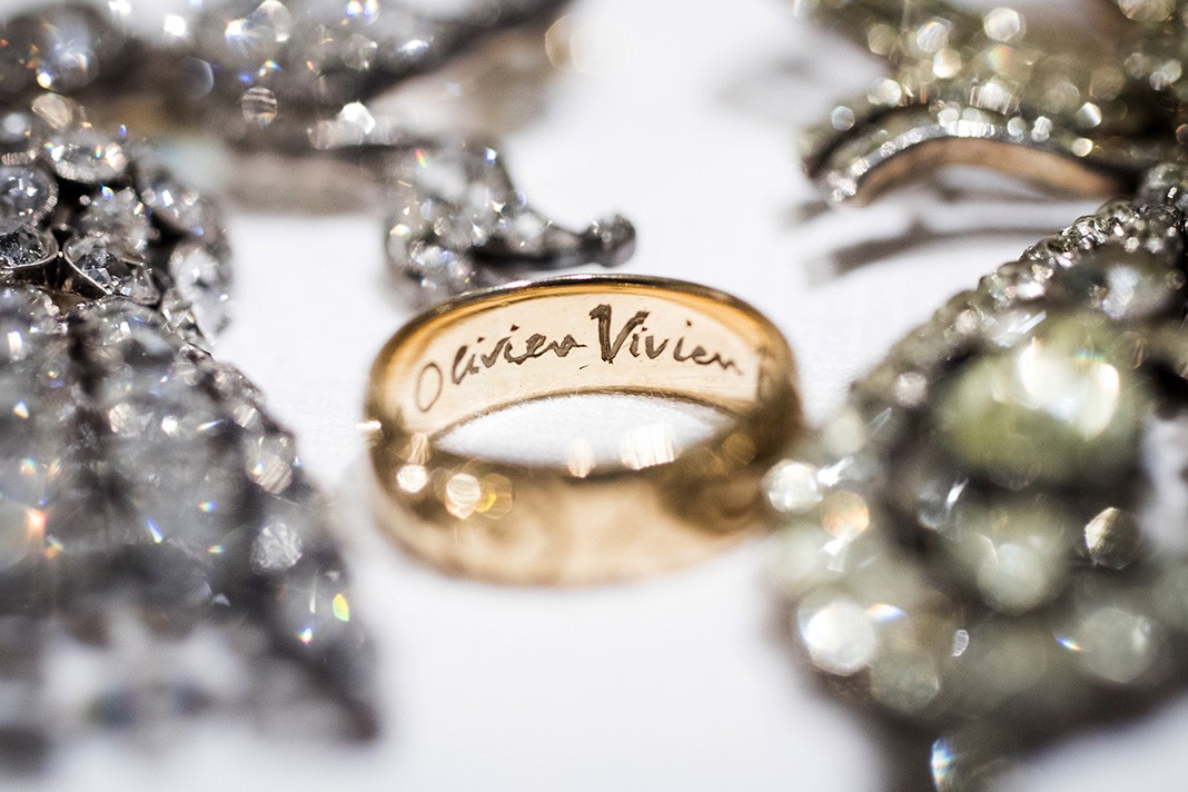 Золотое кольцо, подаренное Вивьен Ли ее мужем Лоуренсом Оливье, на аукционе Sotheby's в Лондоне, 26 сентября 2017 г.