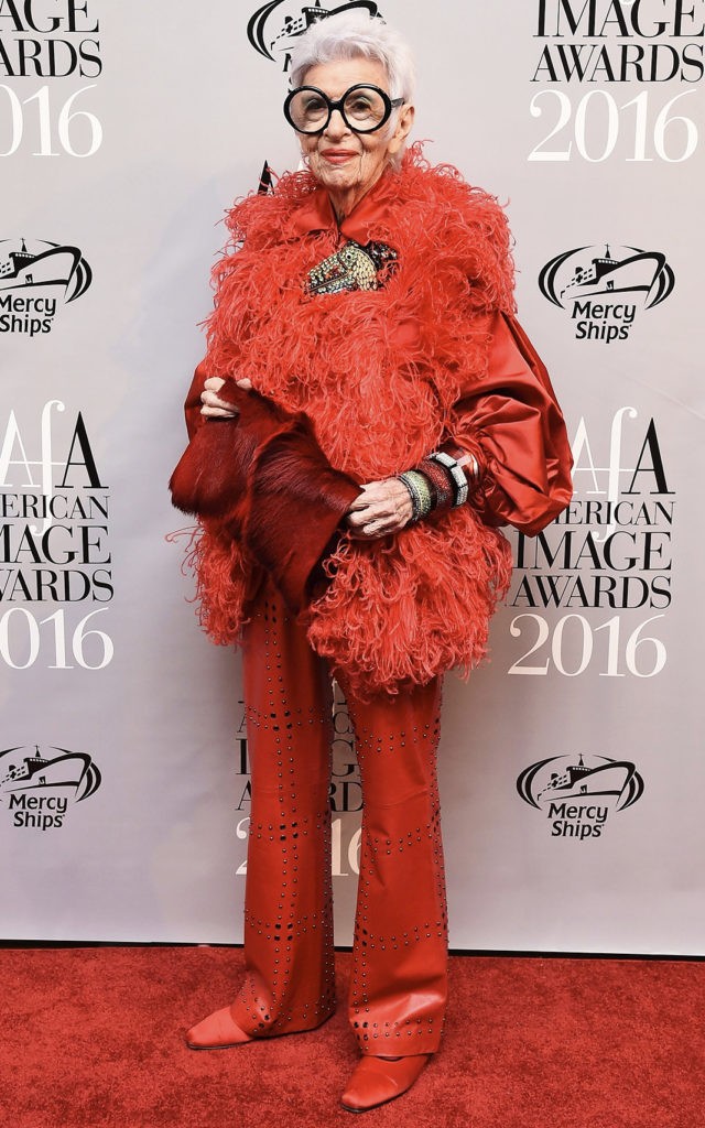 Айрис Апфель на 38-й ежегодной премии American Image Awards 2016 Американской ассоциации одежды и обуви, 24 мая 2016 г.