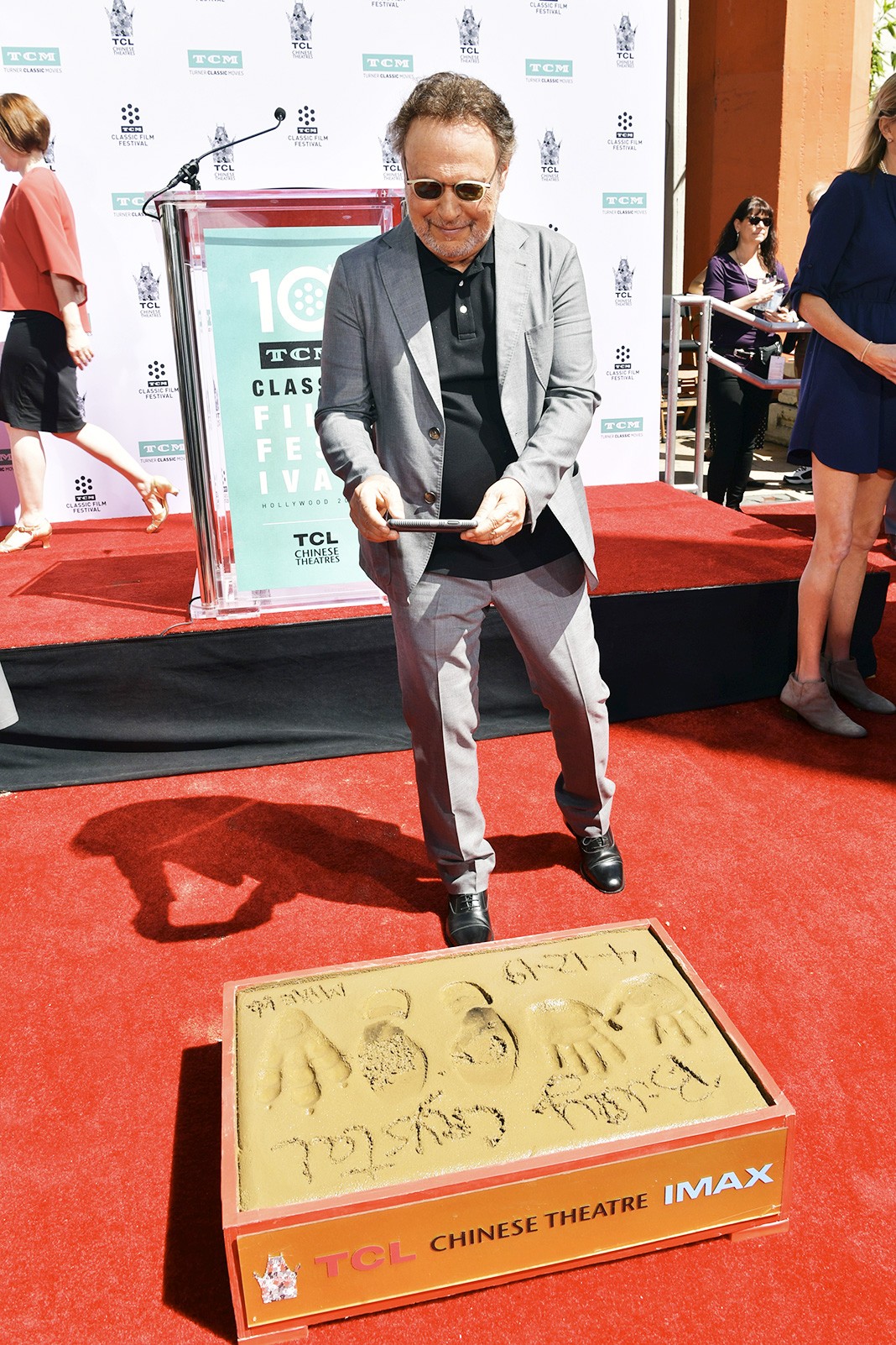 Билли Кристал на Hand and Footprint Ceremony на 10-м кинофестивале TCM Classic