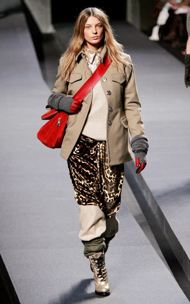 Дарья Вербова на шоу Marc Jacobs Fall 2006 в рамках Недели моды Olympus Fashion Week в Нью-Йорке, 6 февраля 2006 г.