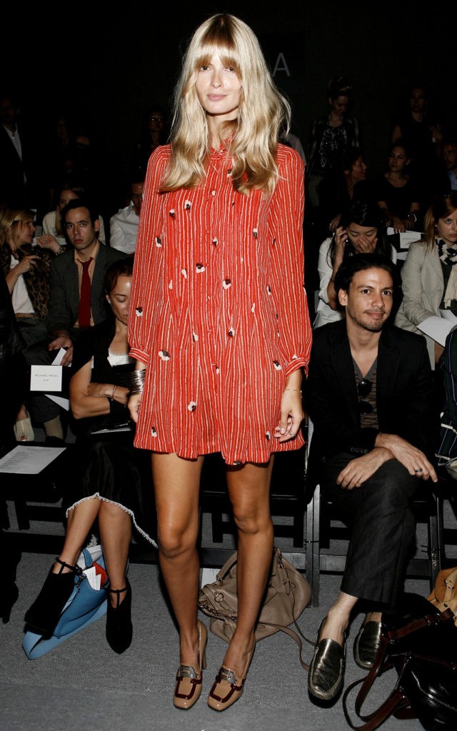 Джулия Стегнер на шоу Michael Angel Spring 2011 в рамках Недели моды Mercedes-Benz в Нью-Йорке, 10 сентября 2010 г.