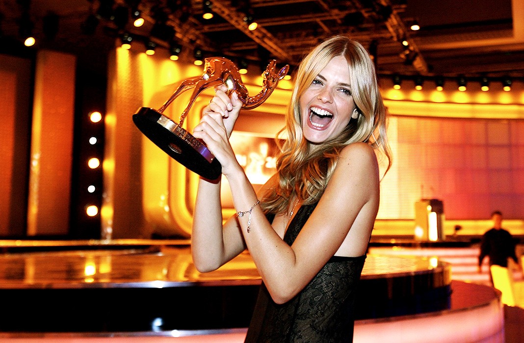Обладательница 57-й ежегодной премии Bambi Awards в Мюнхене, 1 декабря 2005 г.