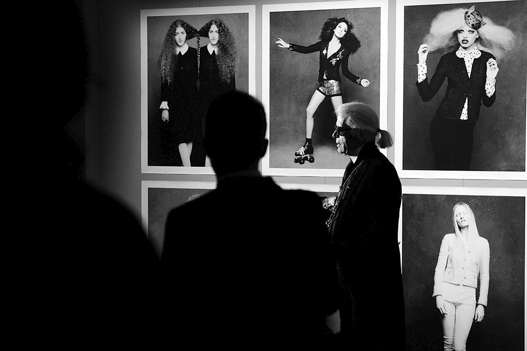 Карл Лагерфельд на открытии выставки Little Black Jacket в Токио, 21 марта 2012 г.