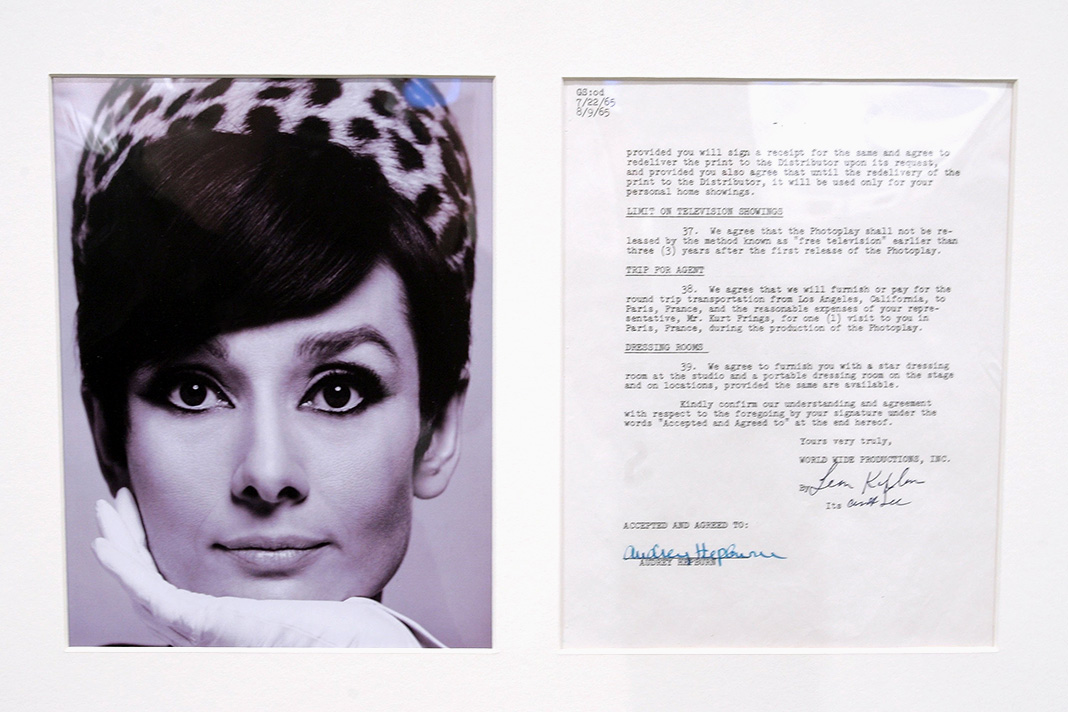 Контракт, подписанный Одри Хепберн на фильм «Как украсть миллион»