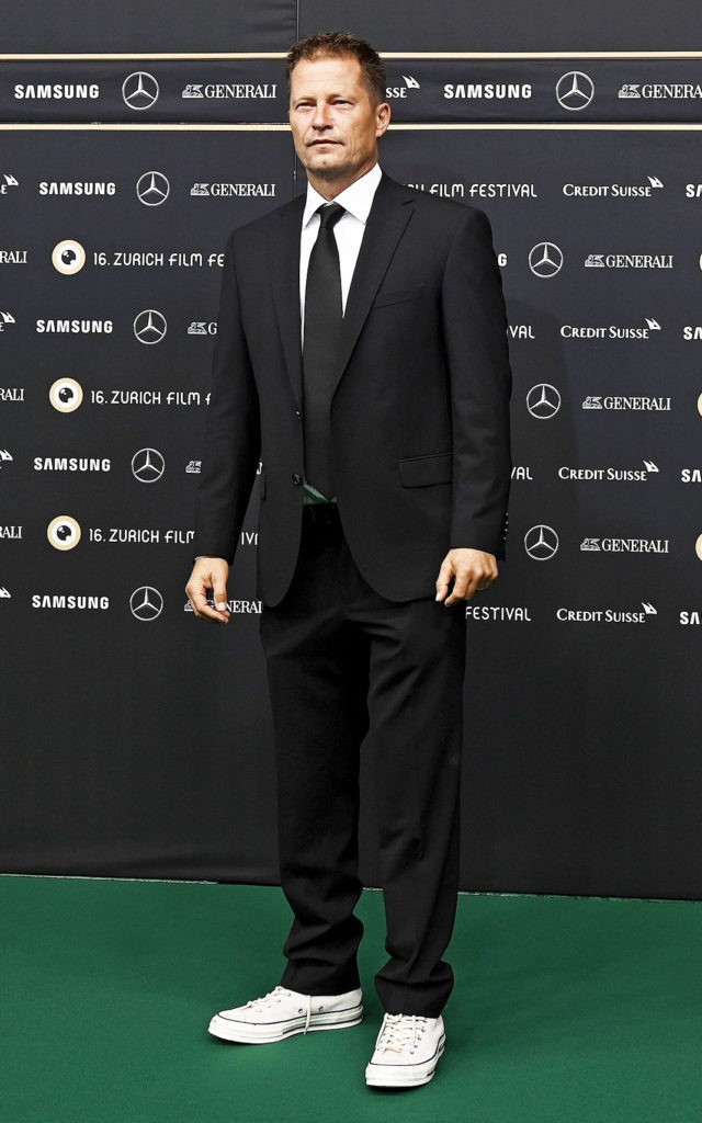 Тиль Швайгер на премьере фильма «Небеса подождут» в рамках 16-го Цюрихского кинофестиваля, 2 октября 2020 г.