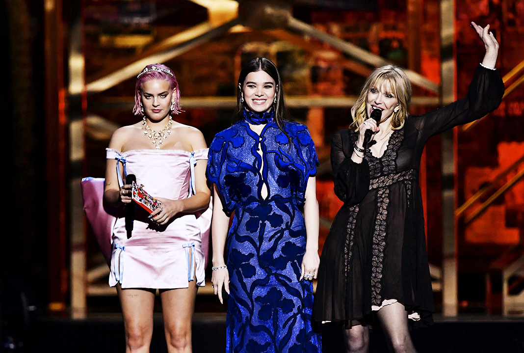 Энн-Мари, Хейли Стайнфелд, Кортни Лав на церемонии вручения премий BRIT Awards 2020
