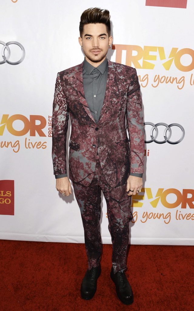Адам Ламберт на благотворительном вечере «TrevorLIVE LA» в честь Джейн Линч и Toyota в Голливуде, 8 декабря 2013 г.