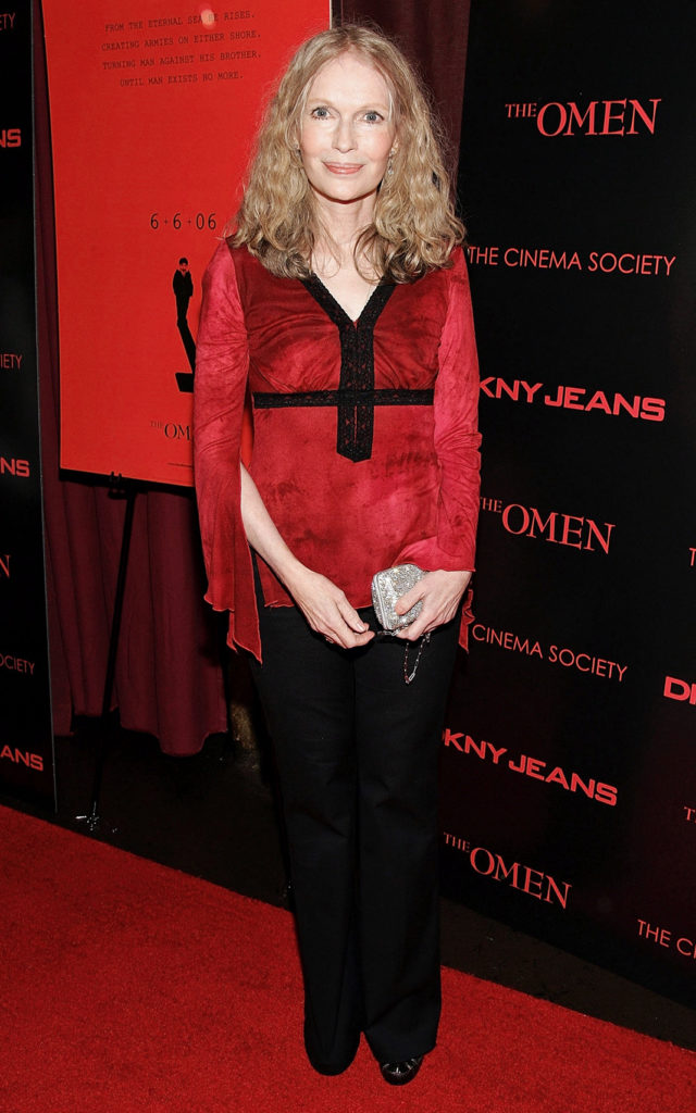 Миа Фэрроу на премьере фильма «Омен», представленного Обществом кино и DKNY Jeans в Нью-Йорке, 31 мая 2006 г.