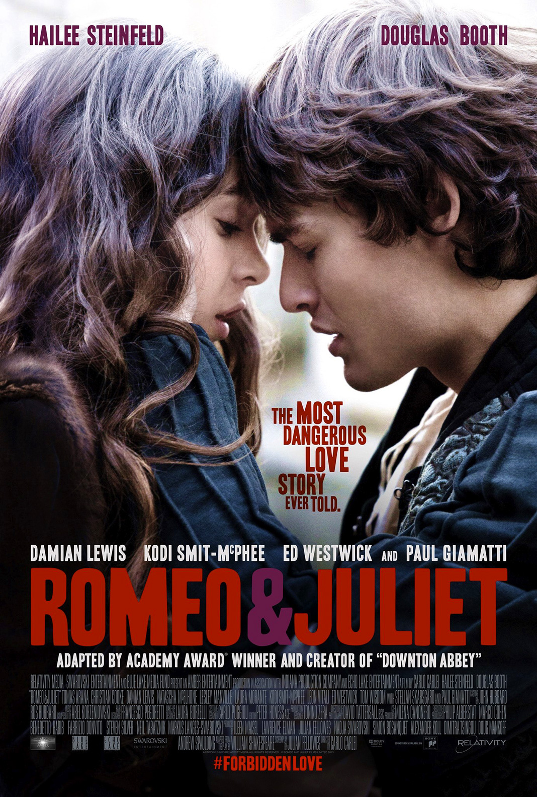 Хейли Стайнфелд, Дуглас Бут на постере к фильму «Ромео и Джульетта», 2013 г.