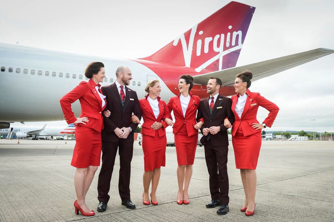 Стюардессы Virgin Atlantic в форме, созданной Вивьен Вествуд
