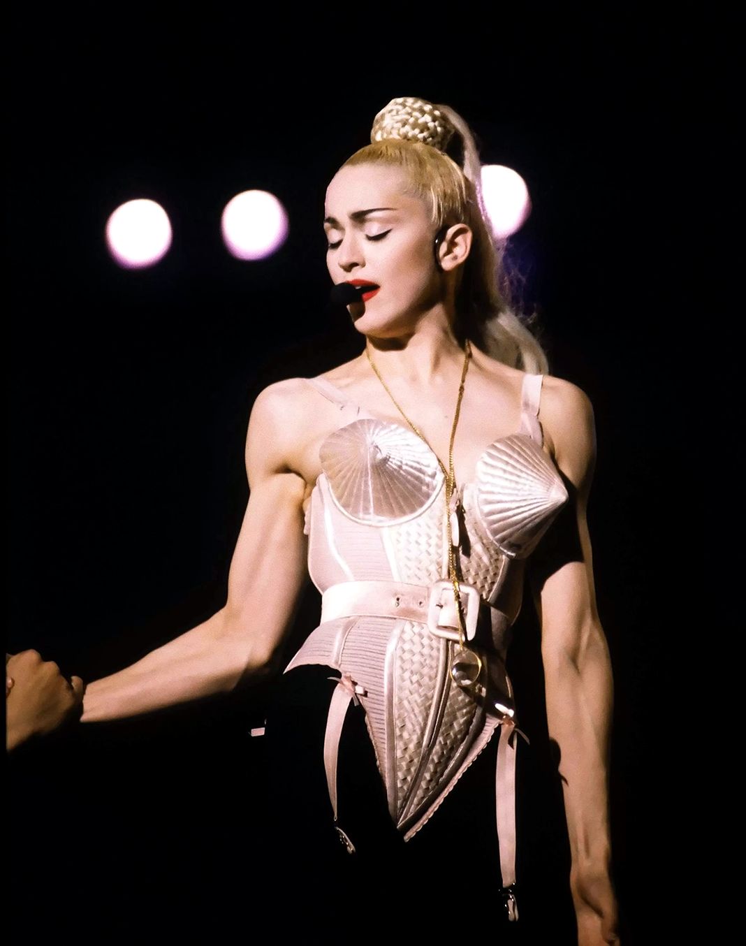 Мадонна в корсете JeanPaul Gaultier.