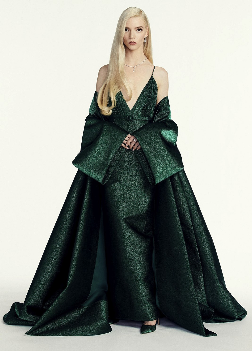 Аня Тейлор-Джой в мерцающем изумрудном платье от Dior