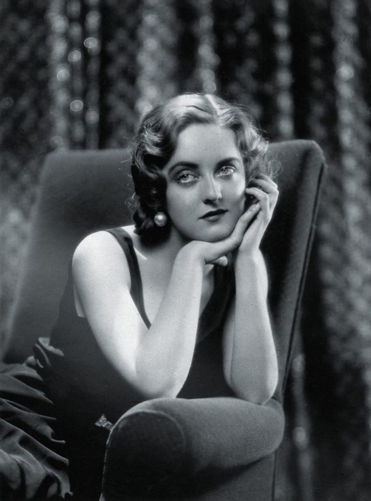 Бетт Дэвис (1908 - 1989), американская актриса театра и кино.