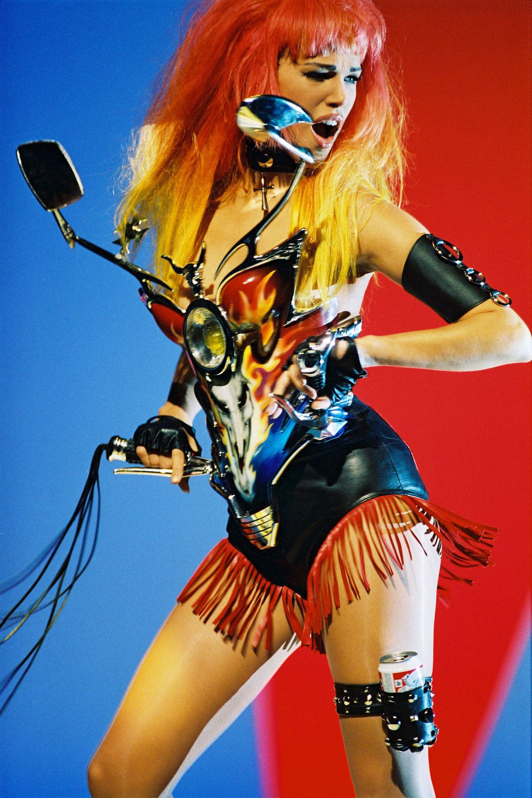 Эмма Сьоберг на съемках клипа на песню Джорджа Майкла «Too Funky»
