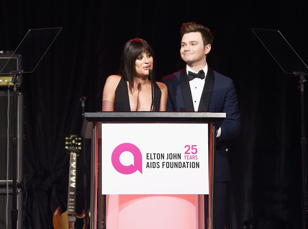 Леа Мишель и Крис Колфер на 26-й церемонии награждения Фонда Элтона Джона, по борьбе со СПИДом.