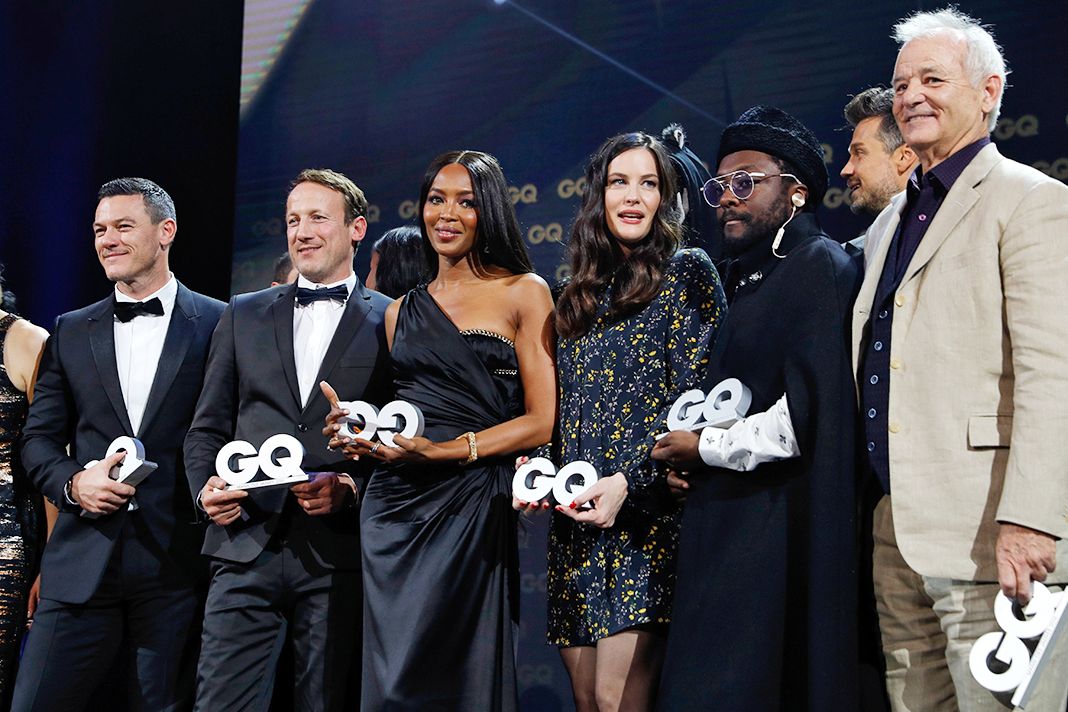 Победители Люк Эванс, Вотан Вилке Меринг, Наоми Кэмпбелл, Лив Тайлер и Билл Мюррей на сцене GQ Men of the Year Award 2016.