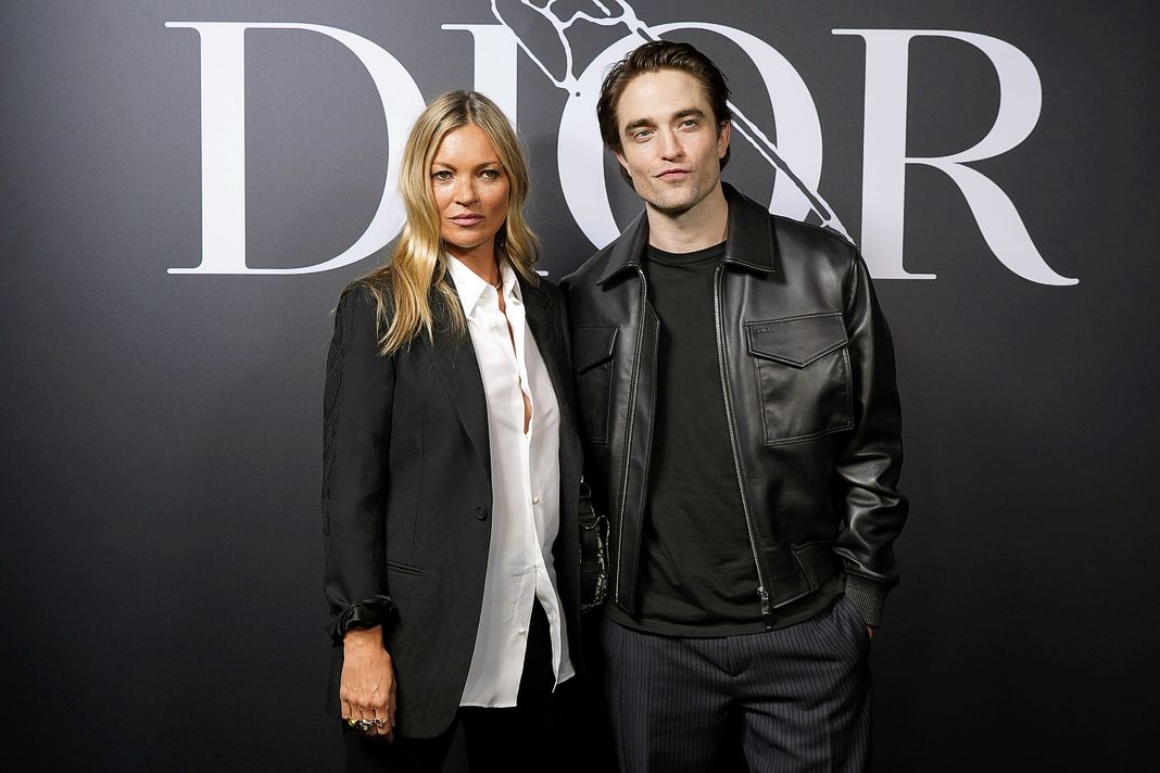 Кейт Мосс и Роберт Паттинсон на показе мужской одежды Dior Homme.