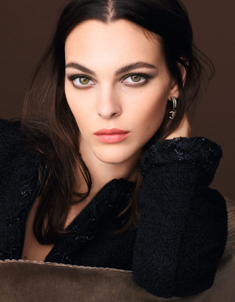 «Ton sur Ton»: Новая коллекция макияжа Chanel для создания сдержанного ...
