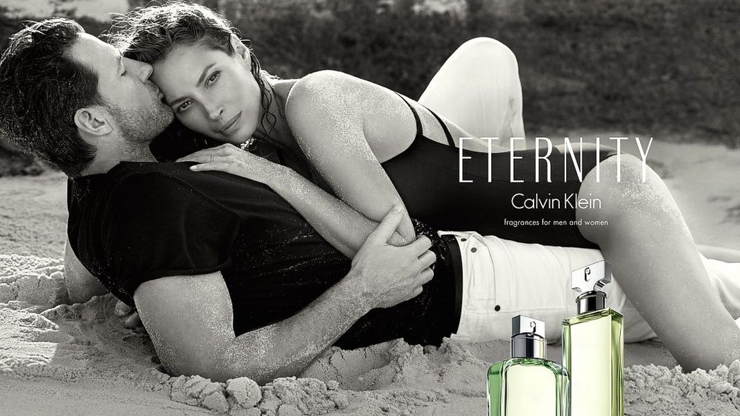 Кристи Тарлингтон с мужем Эдвард Бернс, в рекламной кампании парного аромата Eternity Calvin Klein 2014