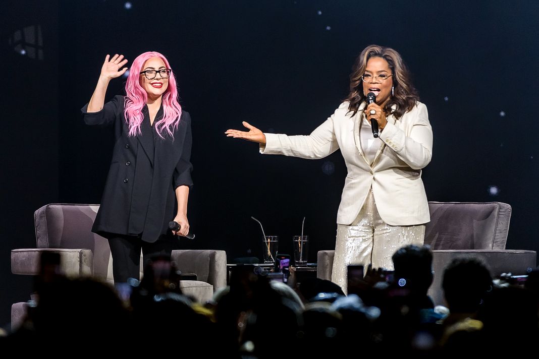 Леди Гага, Опра Уинфри во время тура Oprah's 2020 Vision: Your Life in Focus Tour