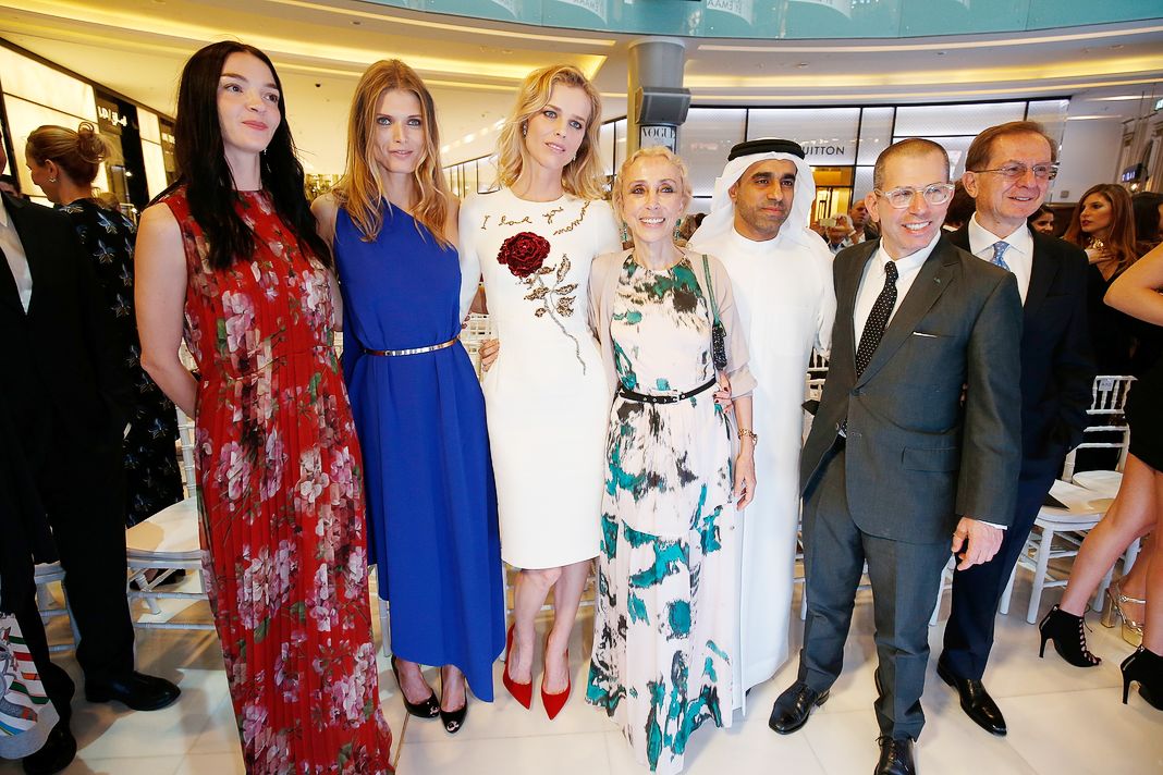Мариакарла Босконо, Мальгосия Бела, Ева Герцигова, Франка Соццани, Нассер Рафи и Джонатан Ньюхаус во время Vogue Fashion Dubai Experience 2015.