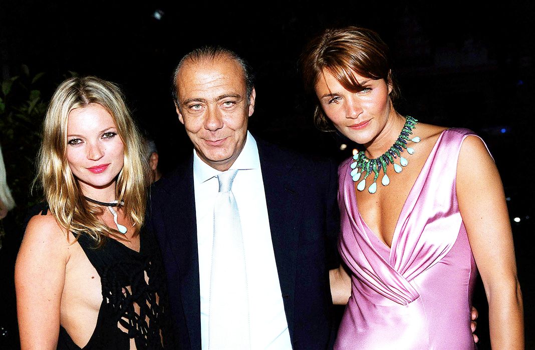Модель Кейт Мосс, Фаваз Гросси и модель Хелена Кристенсен присутствуют на показе мод.
