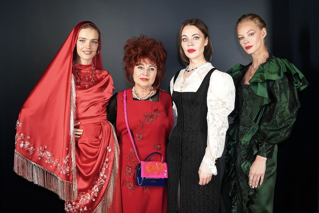 Наталья Водянова, дизайнер Ульяна Сергеенко и Светлана Ходченкова на показе Ульяны Сергеенко Весна-Лето 2019.