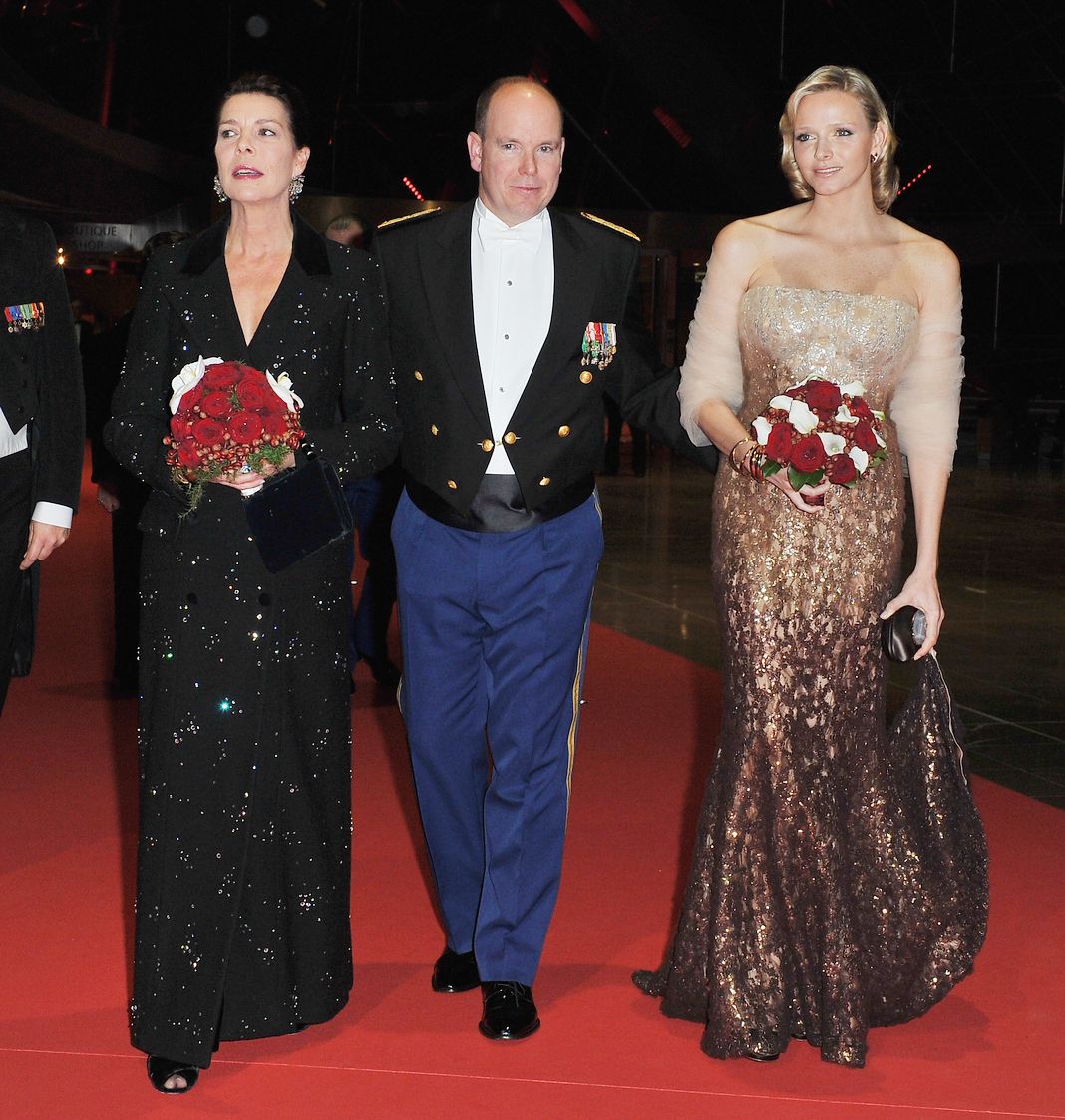 Принцесса Каролина Ганноверская, принц Монако Альбер II и Шарлен Уиттсток на гала-концерте в честь Национального дня Монако.