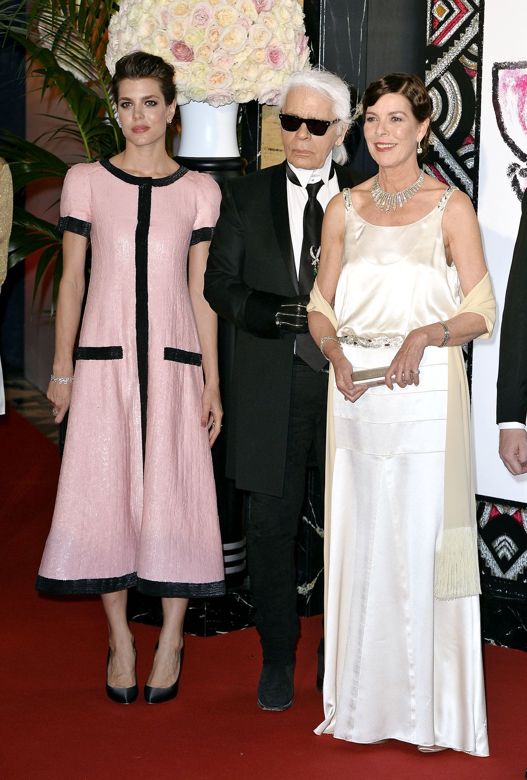 Шарлотта Казираги, Карл Лагерфельд и принцесса Каролина Ганноверская на Балу роз 2015 в поддержку Фонда принцессы Грейс.