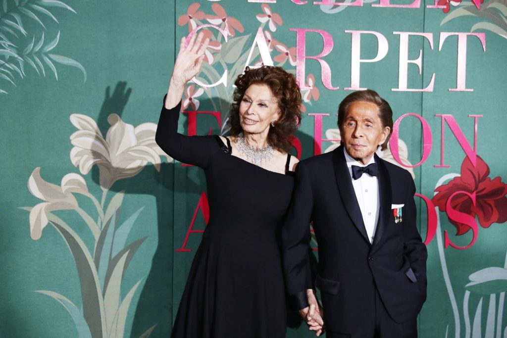 Софи Лорен и Валентино Гаравани на церемонии вручения награды Green Carpet Fashion Awards.