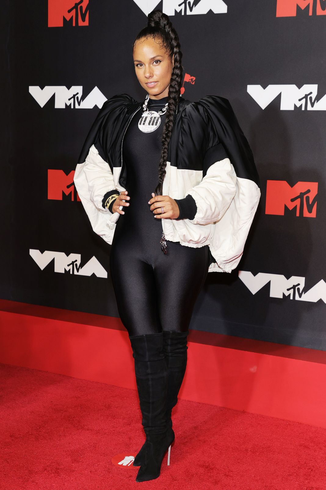 Алиша Киз на церемонии вручения премий MTV Video Music Awards 2021, фото 1