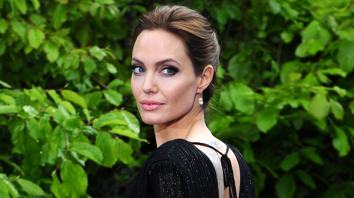 Анджелина Джоли и другие знаменитости победившие наркозависимость