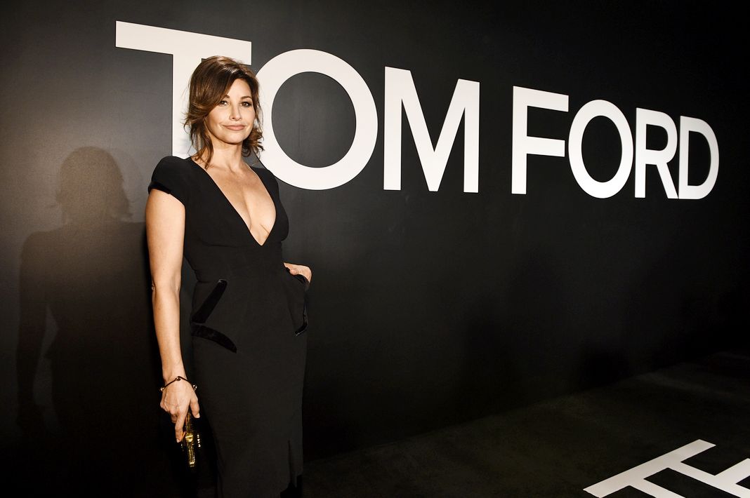 Джина Гершон в платье Tom Ford на шоу Tom Ford Womenswear Осень/Зима 2015
