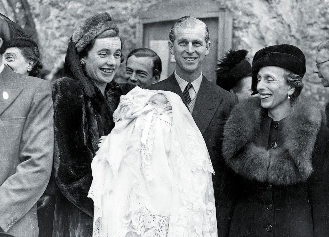 Филипп Маунтбеттен, жених принцессы Елизаветы, присутствует на крестинах Нортона Нэтчбулла