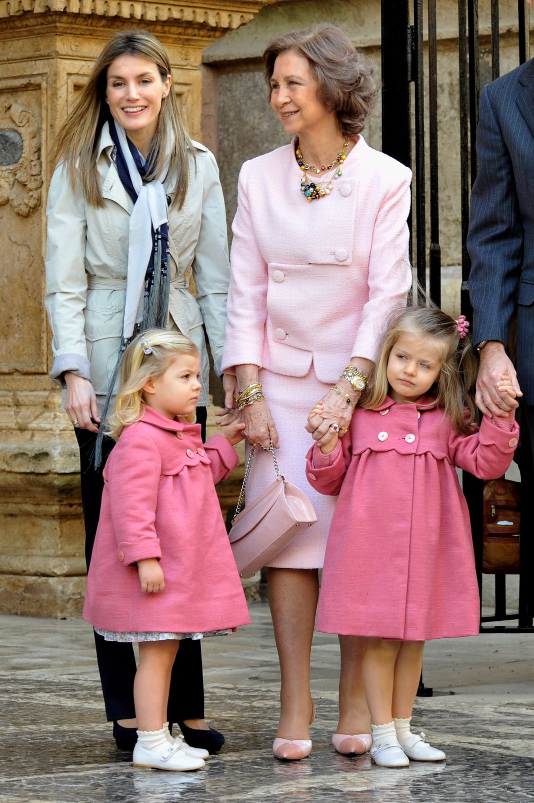 Испанские члены королевской семьи Принцесса Летиция, принцесса София, королева София и принцесса Леонор