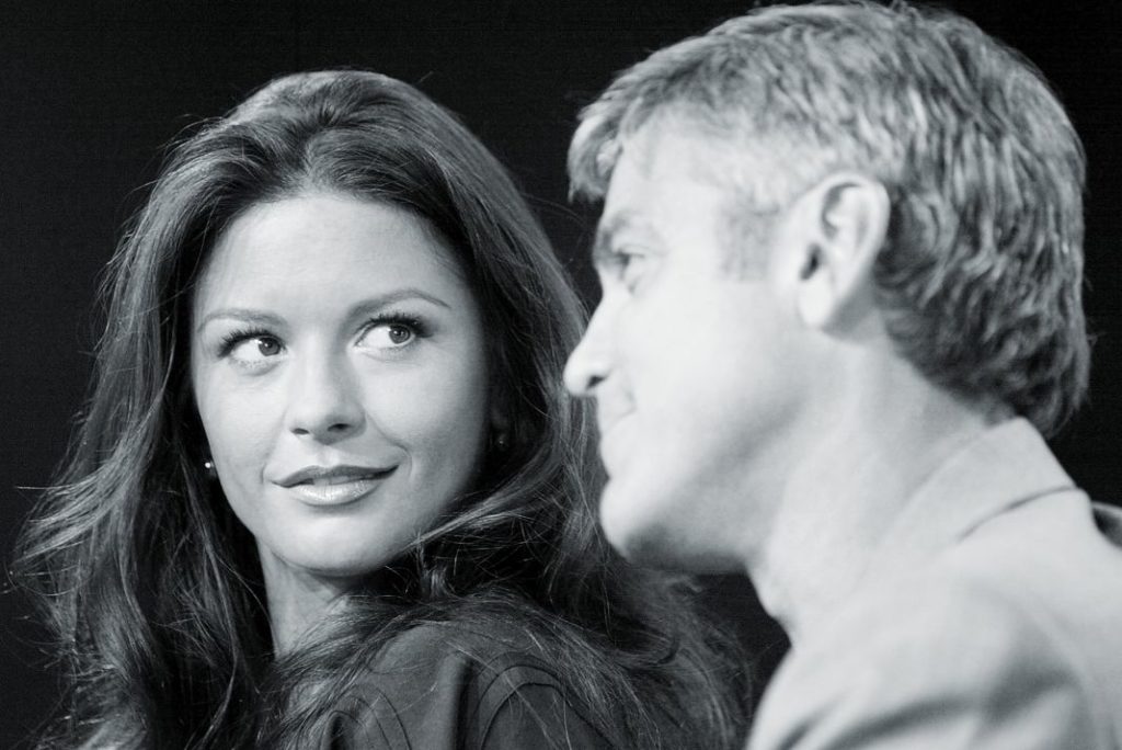 Кэтрин Зета-Джонс, Джордж Клуни представляют фильм Джоэла и Итана Коэнов «Невыносимая жестокость» в рамках внеконкурсной программы 60-го Венецианского международного кинофестиваля, 3 сентября 2003 г.